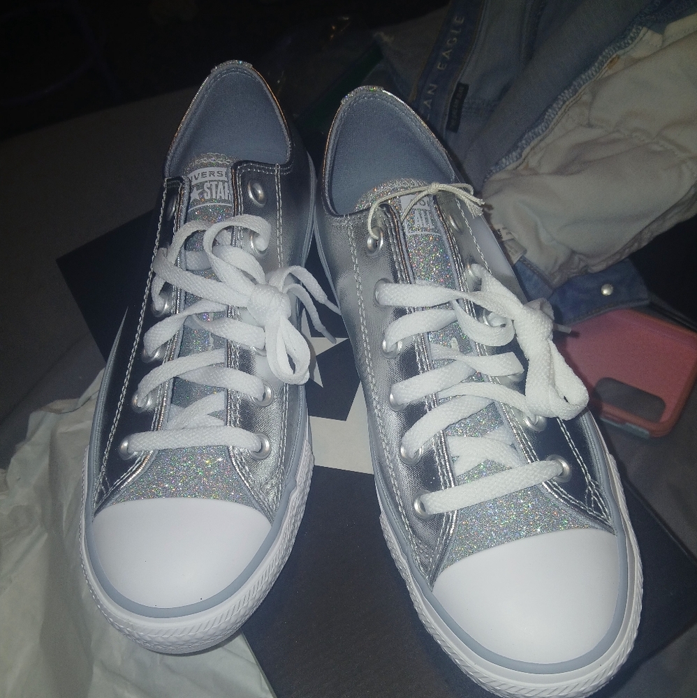 ☆ BRAND NEW, Never Worn, SZ 9 Womens Converse low tops ☆ - Picture 4 of 7